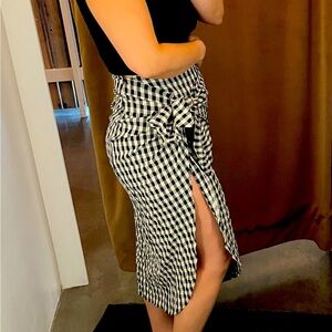 Black and white checkered skirt NEVER BEEN WORN